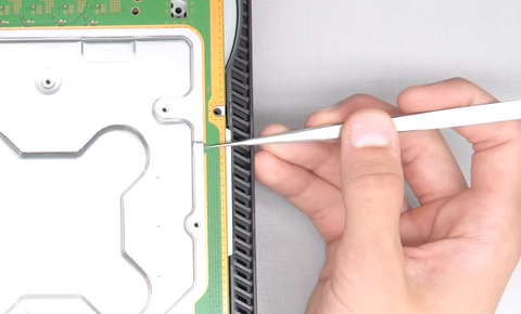 Lifting the heatsink with tweezers