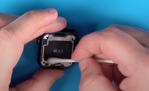 Cleaning the inside of the back of the Apple Watch Series 7