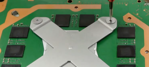 Securing the heatsink brace