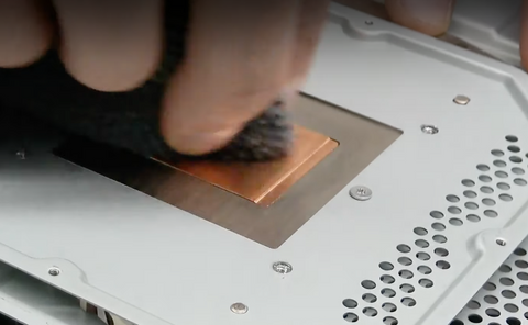 Cleaning the heatsink surface with rubbing alcohol