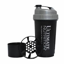 שייקר טורבינה של Ultimate Nutrition בצבע שחור עם מכסה אפור, כולל רכיב ערבוב ואפשרות לשתייה נוחה.