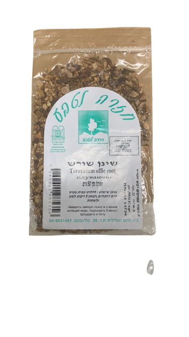 שורש שינן (Taraxacum officinale) קצוץ בצבע חום כהה, ארוז בשקית שקופה עם סגירה אטומה מלמעלה. מותג: 'הגינה של סבתא'.