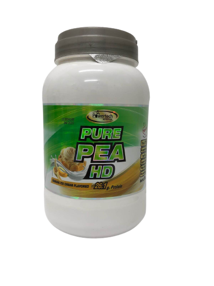 אבקת חלבון צמחית PURE PEA HD בטעם קרם וניל באריזת קופסה לבנה עם מכסה אפור. תכולת החלבון היא 26% ומכילה 700 גרם. הקופסה מציגה הדפסים צבעוניים ומידע על החלבון.