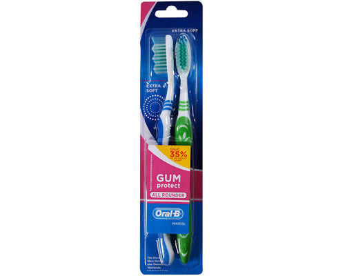 מברשת שיניים Oral-B עם זיפים רכים במיוחד, בעיצוב מודרני עם ידית בגווני ירוק ולבן, מציעה הגנה על חניכיים. קופסה אחת מכילה יחידה אחת עם הכיתוב 'EXTRA SOFT' ו'גומ פרוטקט אול ראונדר', מציינת את יתרונותיה הבריאותיים.