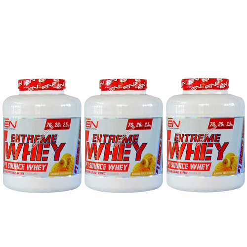 שלוש קופסאות של תוסף תזונה בשם 'Extreme Whey' המיוצר על ידי המותג EN