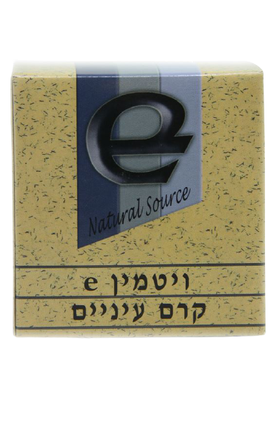 קופסה של שמן סויה של מותג 'Natural Source' עם לוגו כחול ושחור וכיתוב בעברית.