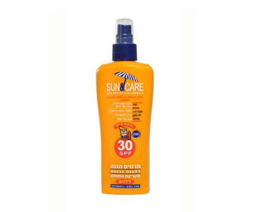 תרסיס הגנה לשמש SPF 30 לילדים מבית SUN&CARE, עמיד במים, היפותלרגני, אידיאלי לעור רגיש, מועשר בלחות וויטמנים.