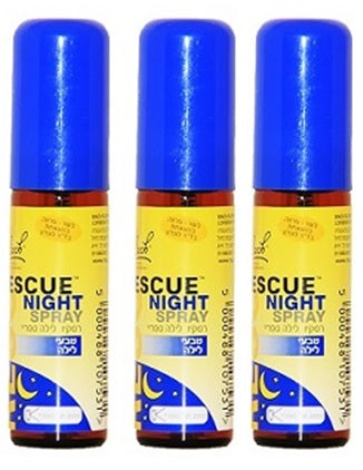 שלוש בקבוקונים של מוצר בשם 'RESCUE NIGHT SPRAY' בעיצוב צהוב וכחול, עם מכסה כחול.