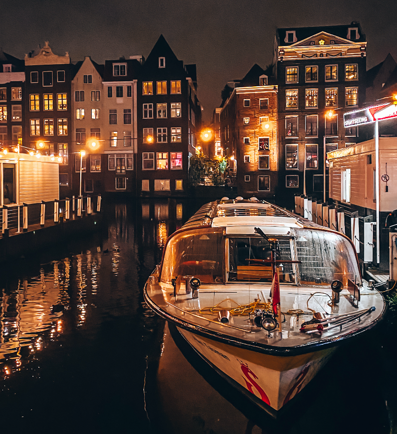 canal cruise in amsterdam