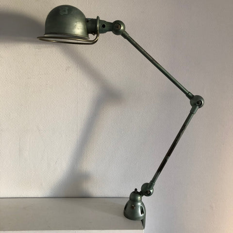 La lampe industrielle à bras articulé