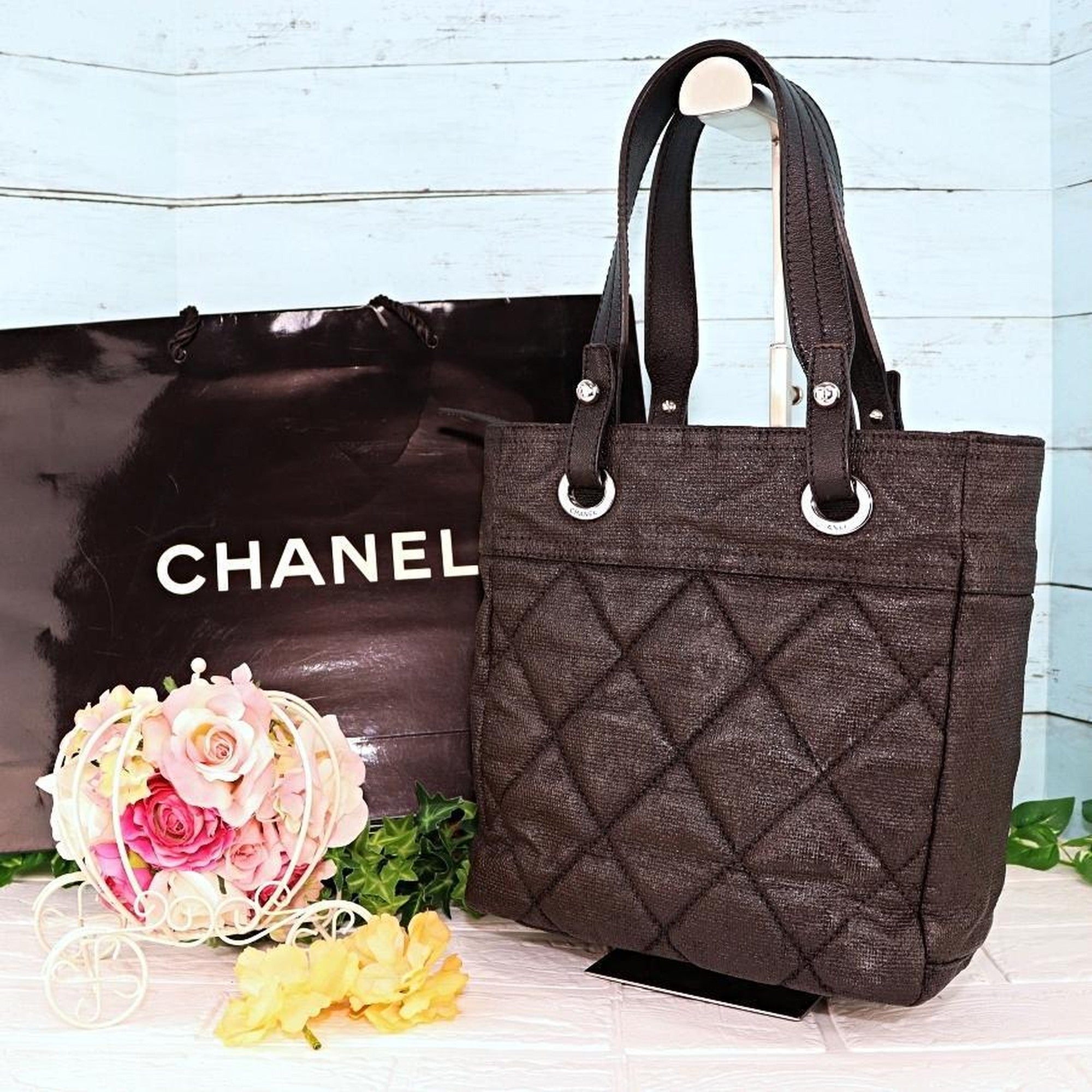 CHANEL パリビアリッツ スクエア トートバッグ 黒 ロゴ金具