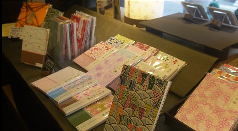 Accordion notebook made with Japanese paper, featuring different patterns and decorative illustrations of flowers.