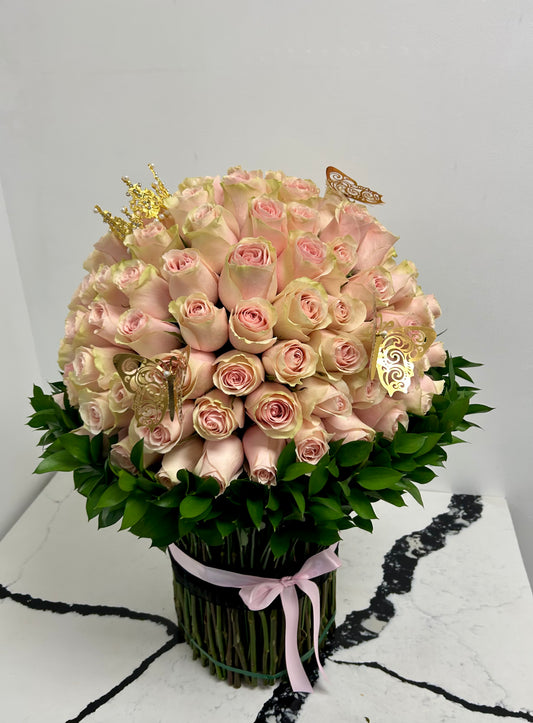 100 rose bouquet with crown and butterfly - Lilinarose