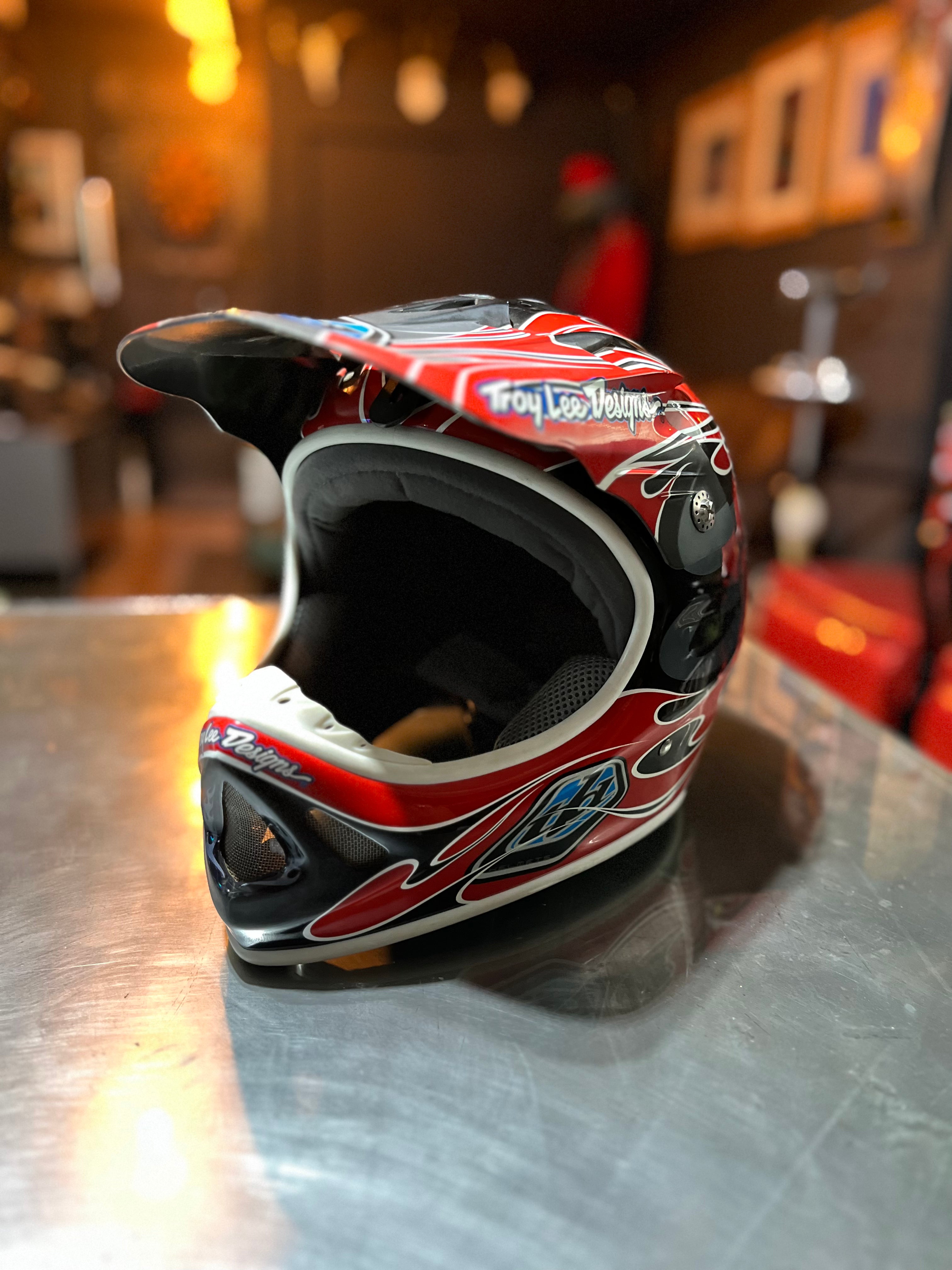 TroyLeeDesigns  D2 ヘルメット