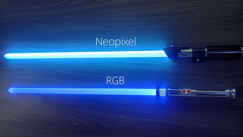Comparaison de la luminosité de la lame d'épée pixel et de la lame d'épée rvb