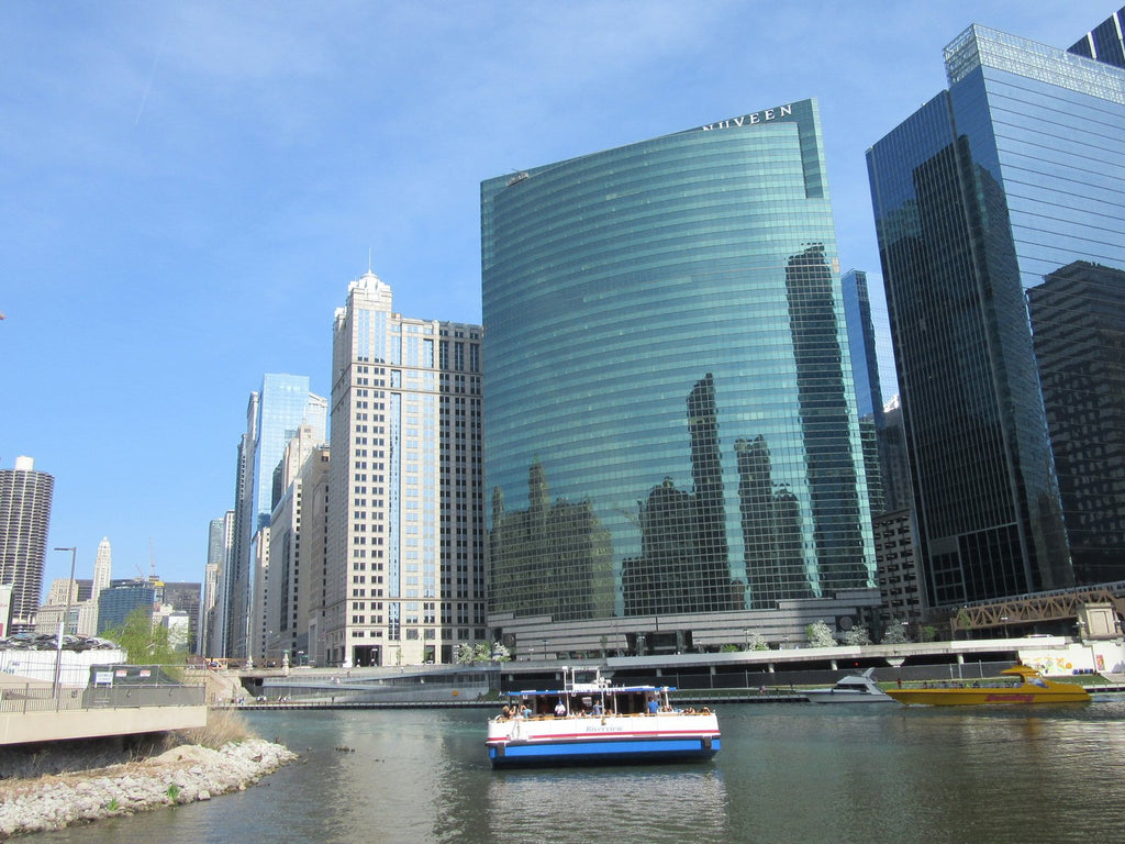 Architecture reflections on the Chicago river tour