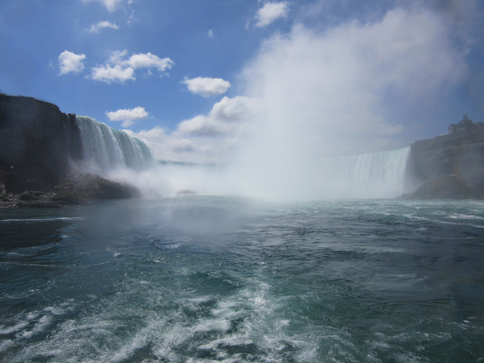 Toronto-day-trip-Niagara-Falls-view-of-Horseshoe-Falls-from-boat