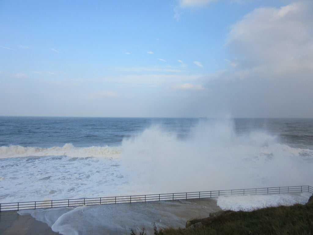 Waves-crashing-over-promenade-at-Whitley-Bay. Photo by South Island Art