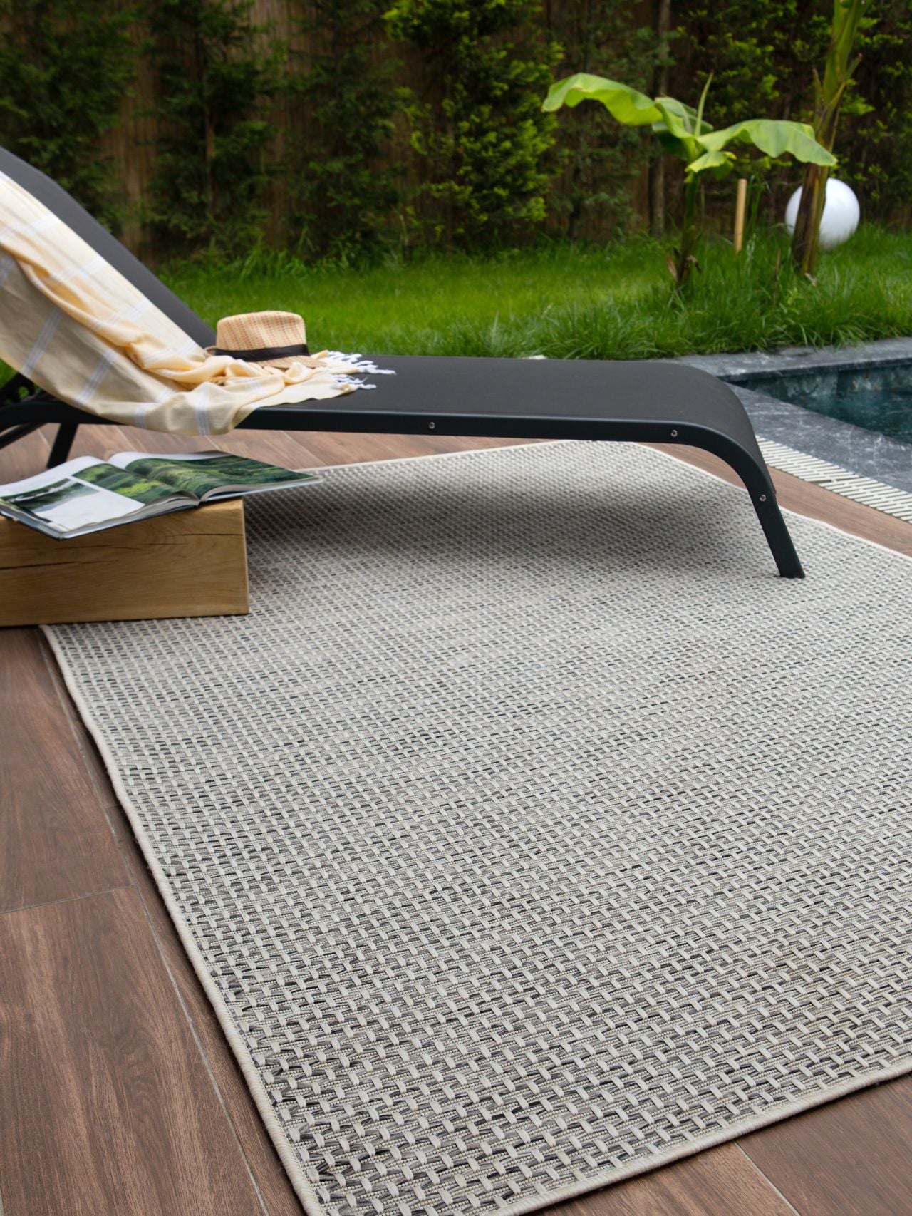 Magic Collection Outdoor Rugs in Cream 