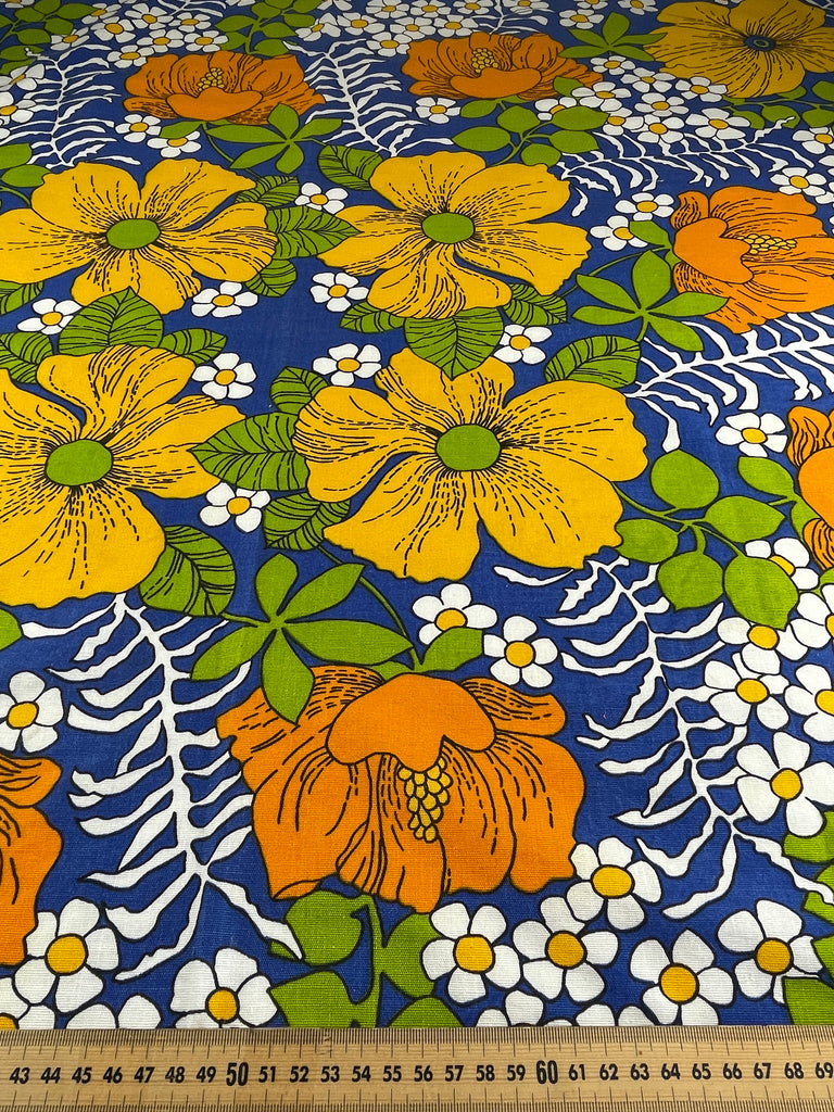 ONE ONLY: Vintage 1970s Finlayson Finland retro floral tablecloth