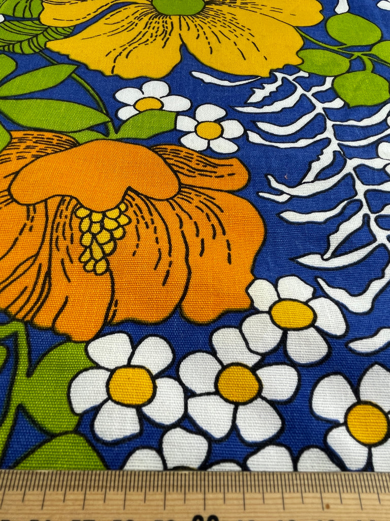 ONE ONLY: Vintage 1970s Finlayson Finland retro floral tablecloth