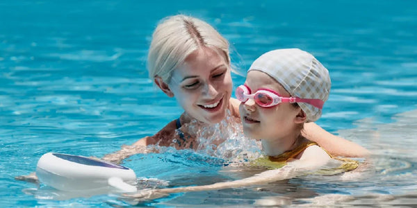 Adult teaching child how to use Hagul EZ underwater scooter.