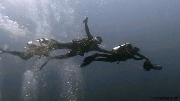 @driftsociety.ph Scuba diver towing another diver with Dive Xtras BlackTip underwater scooter.