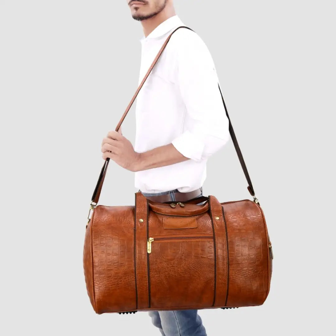 Bạn đang tìm kiếm một chiếc túi du lịch tiện ích nhưng cũng không kém phần thời trang? Hãy xem hình ảnh liên quan tới túi duffle bag nhé! Với chất liệu bền đẹp và kiểu dáng linh hoạt, túi duffle bag sẽ giúp bạn đựng đồ dễ dàng và tiện lợi trong những chuyến đi xa. 