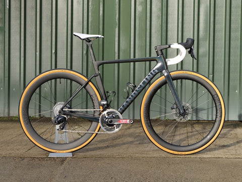 A1R0evo SRAM Red AXS with Parcours Strade wheels