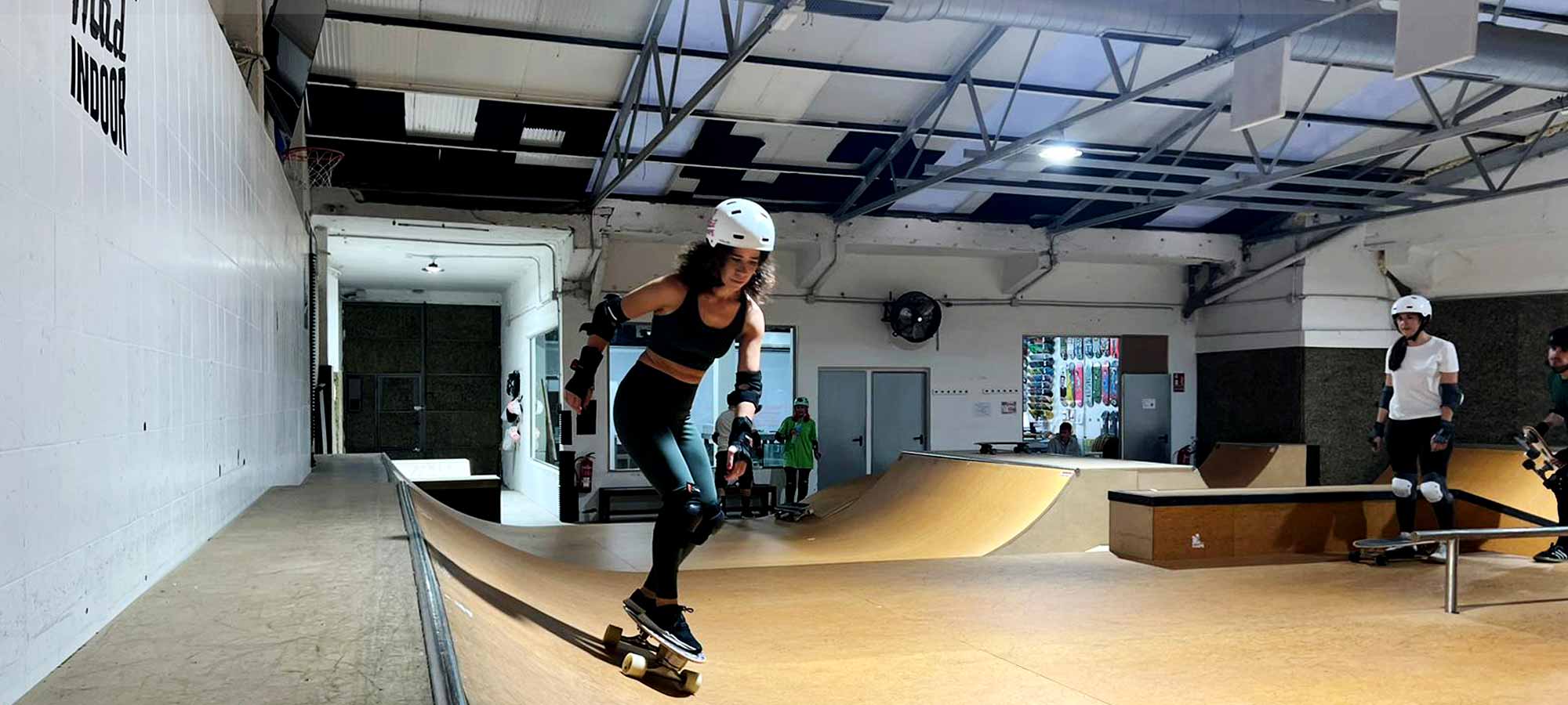clases surfskate skatepark techado
