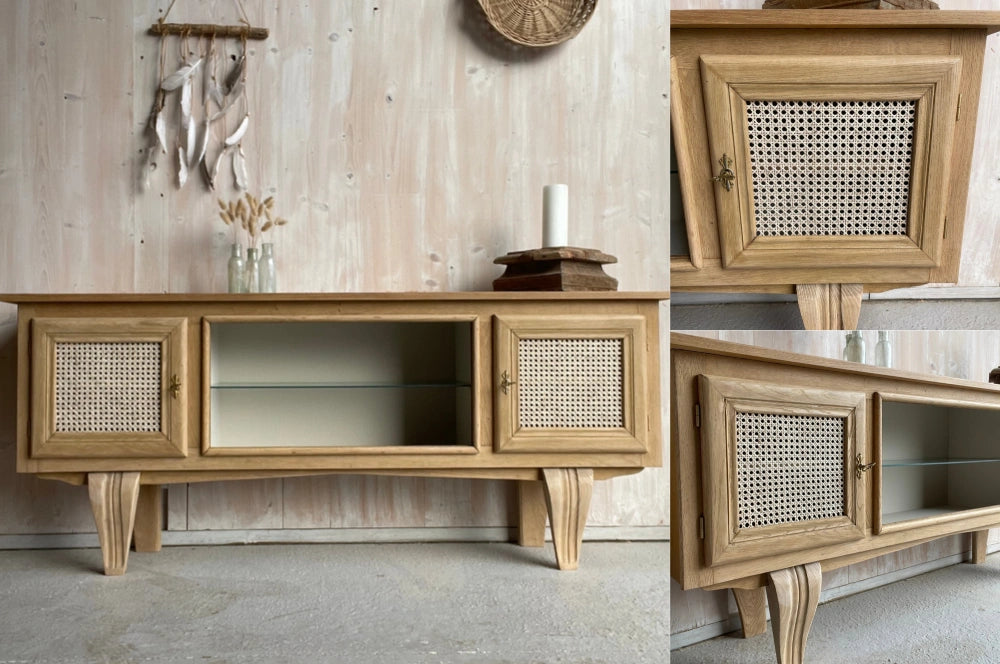 Enfilade en bois naturel poncée et vernie avec cannage