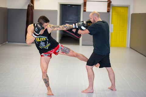 A photo of a fighter demonstrating southpaw to orthodox elite level striking with Kieran Keddle