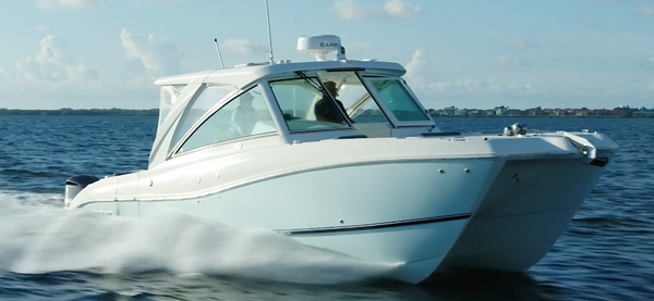 The World Cat 325 DC is a big offshore catamaran designed for fishing and watersports.
