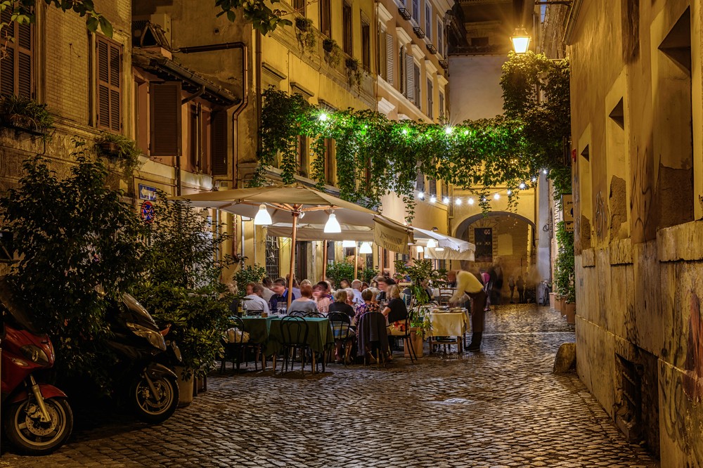 Drink wine like an Italian - Rome sidewalk cafe at night