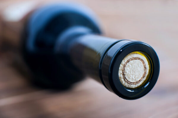 how to avoid breaking the wine cork