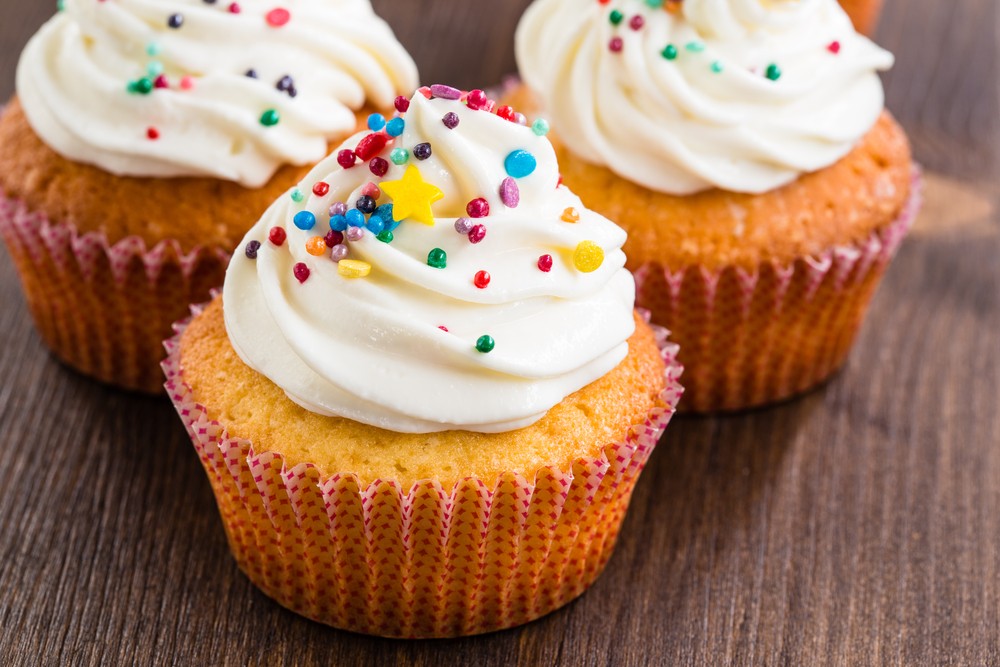 pairing wine and cupcakes: funfetti cupcake and wine pairing