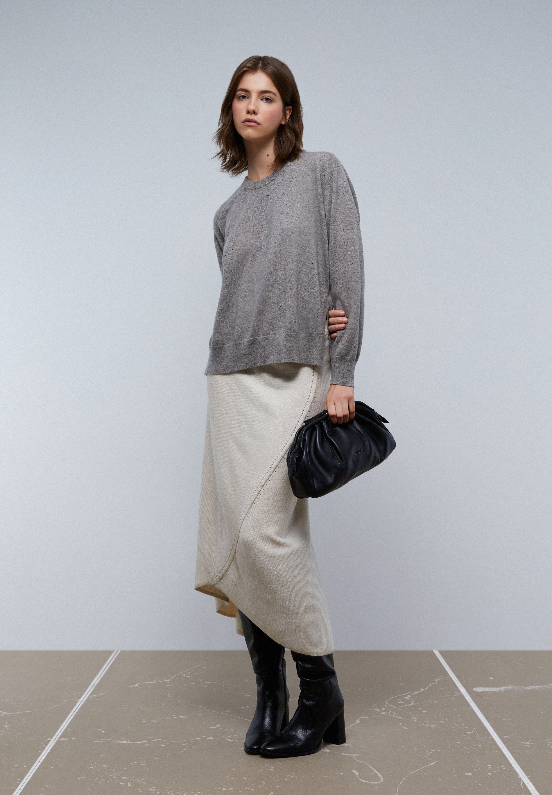 CASHMERE ROUND NECK SWEATER