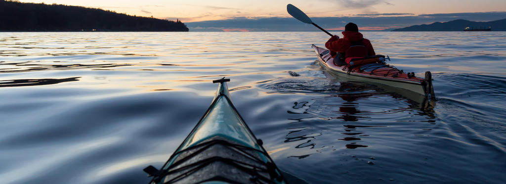 Two paddler paddling on a cold evening