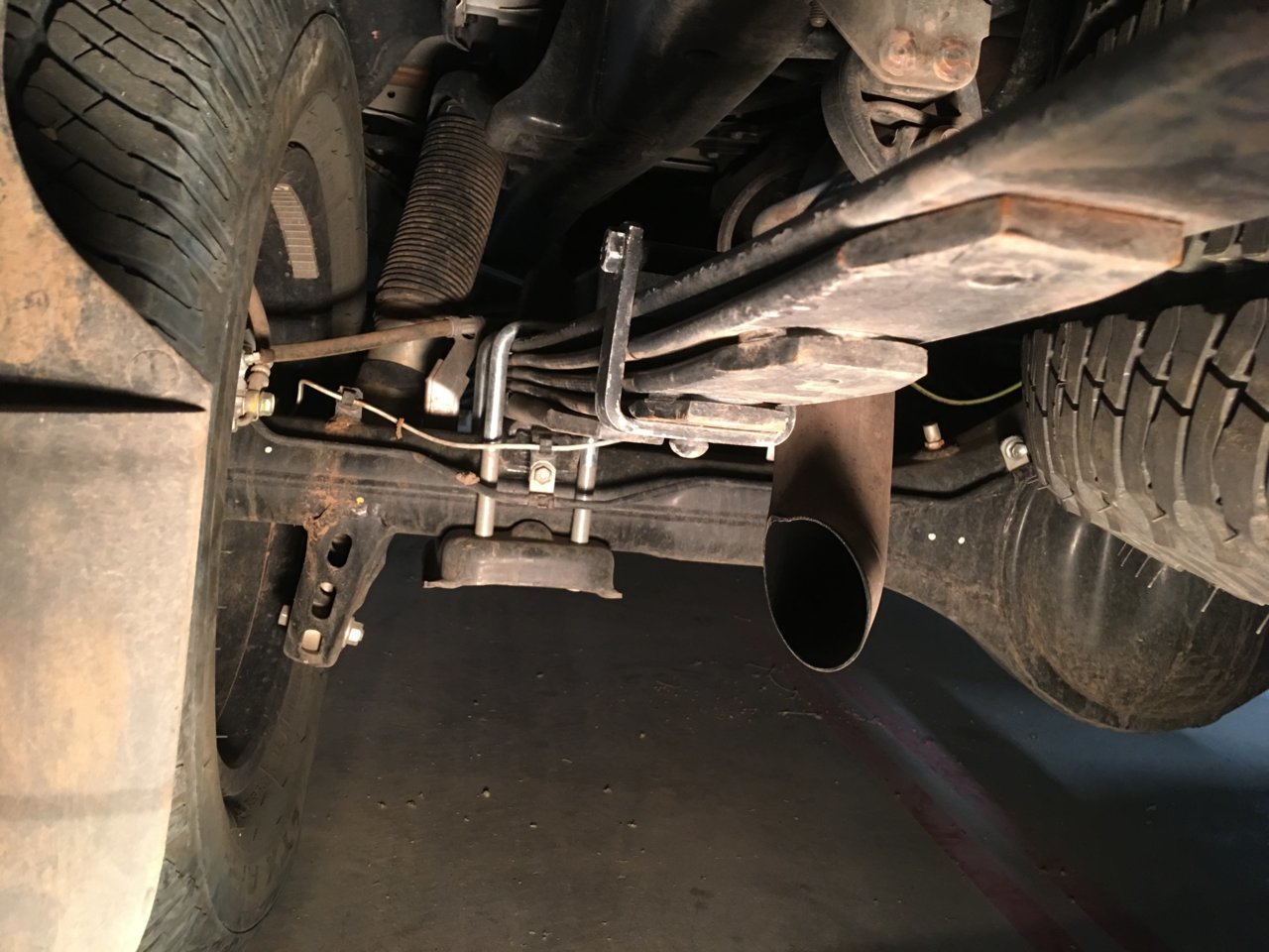 Rear suspension leaf spring on a Tundra