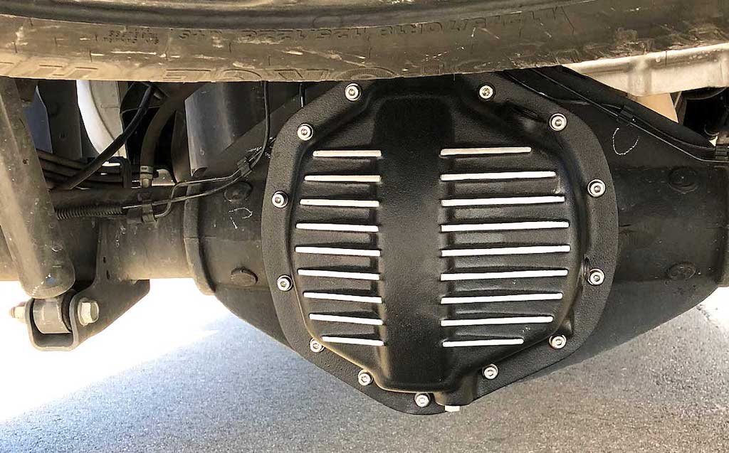 4Runner avec une suspension améliorée, un kit de plongée et une remorque terrestre