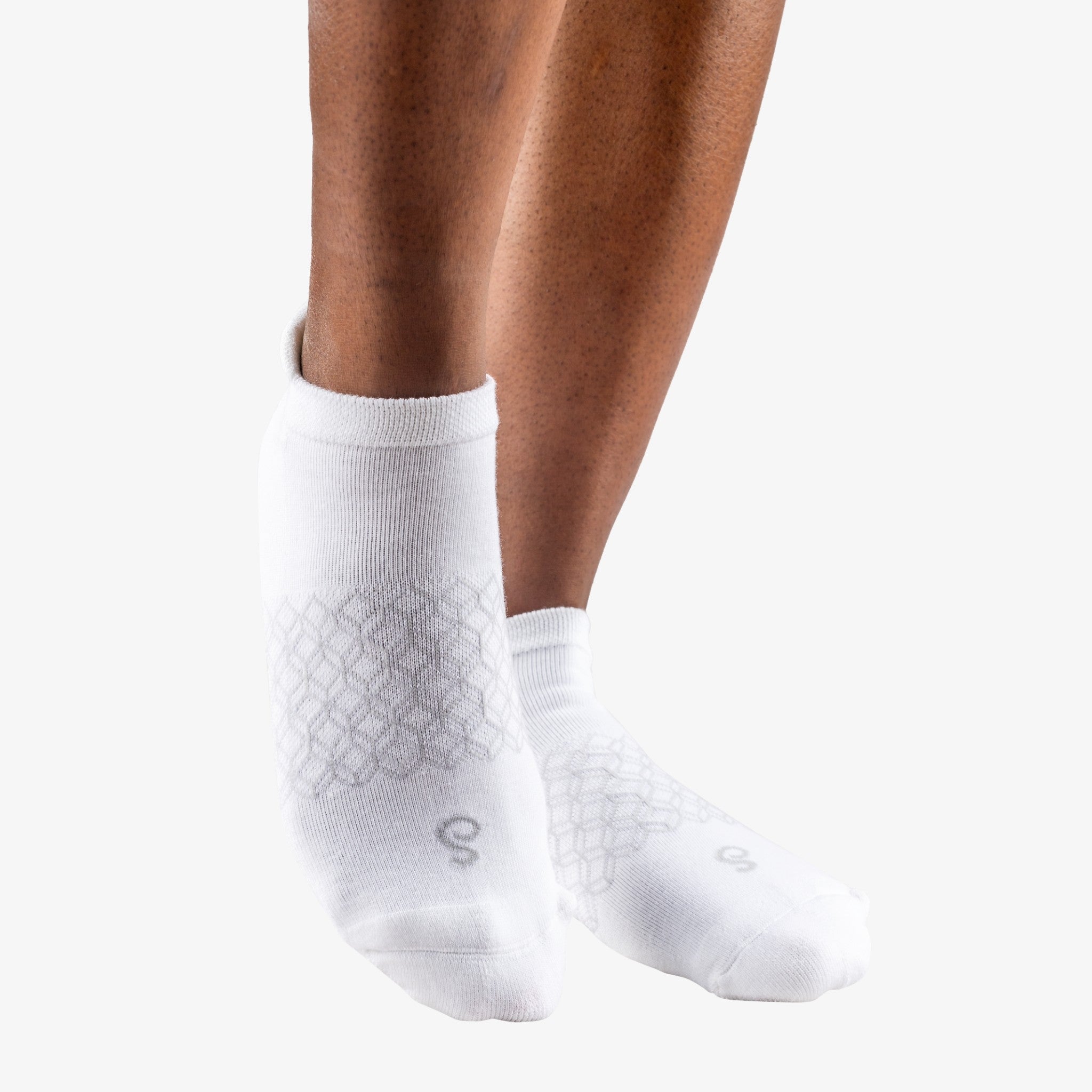 Product picture of roam - organic combed cotton trainer socks