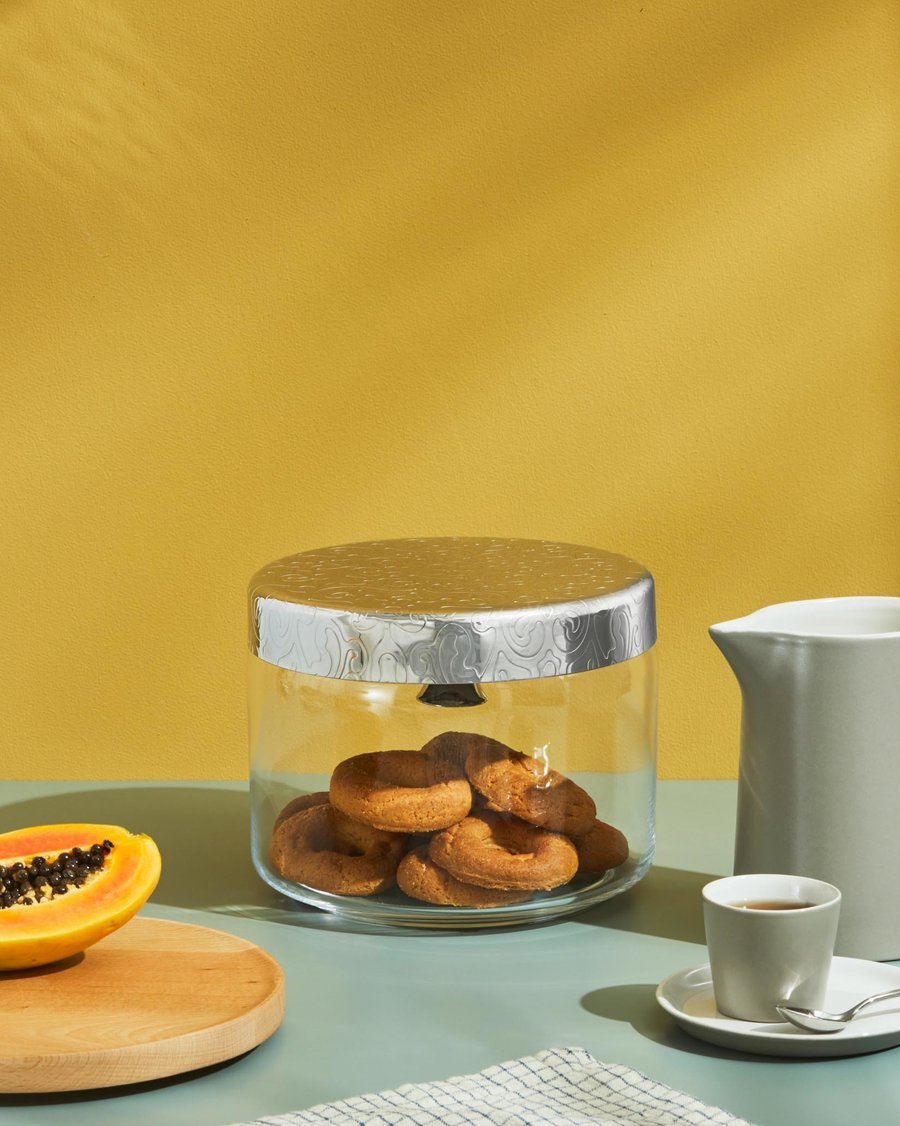 https://cdn.shopify.com/s/files/1/0693/7709/8027/products/alessi-biscuit-jar-with-bell-dressed-925034.jpg?v=1680548543&width=900