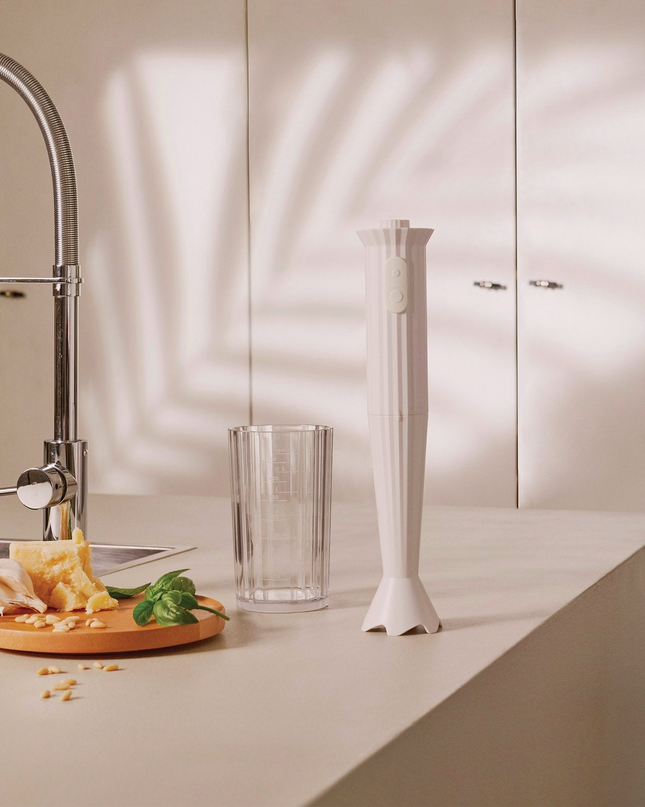 Plissé - Electric citrus-squeezer. US plug – Alessi USA Inc