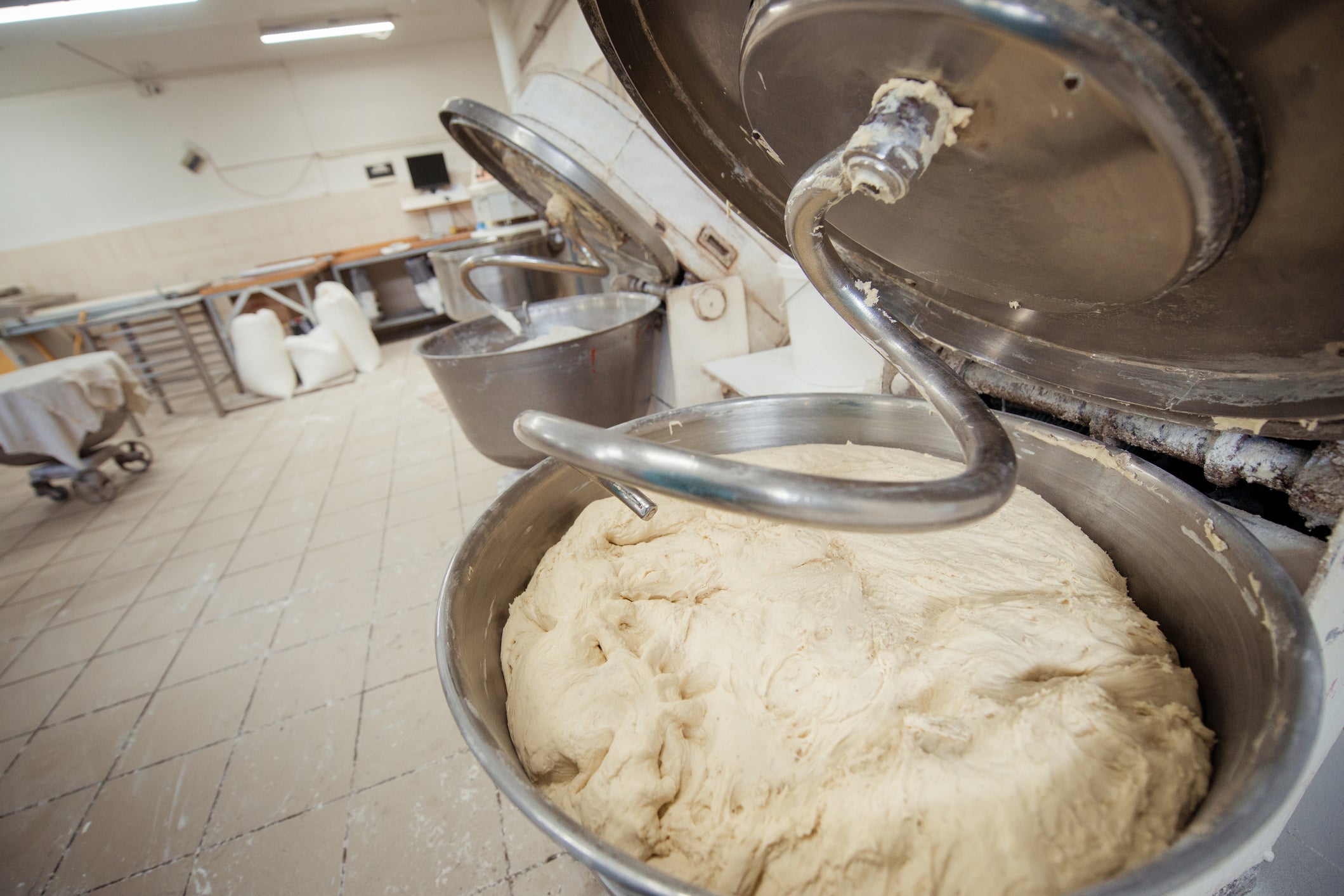 Commercial spiral mixers with dough