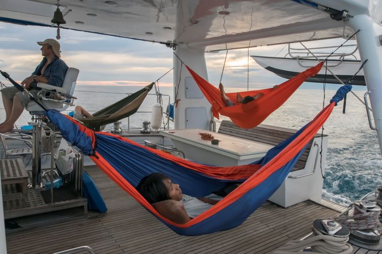 TICKET_TO_THE_MOON_KING_SIZE_HAMMOCK_LIFESTYLE_3_-_500px