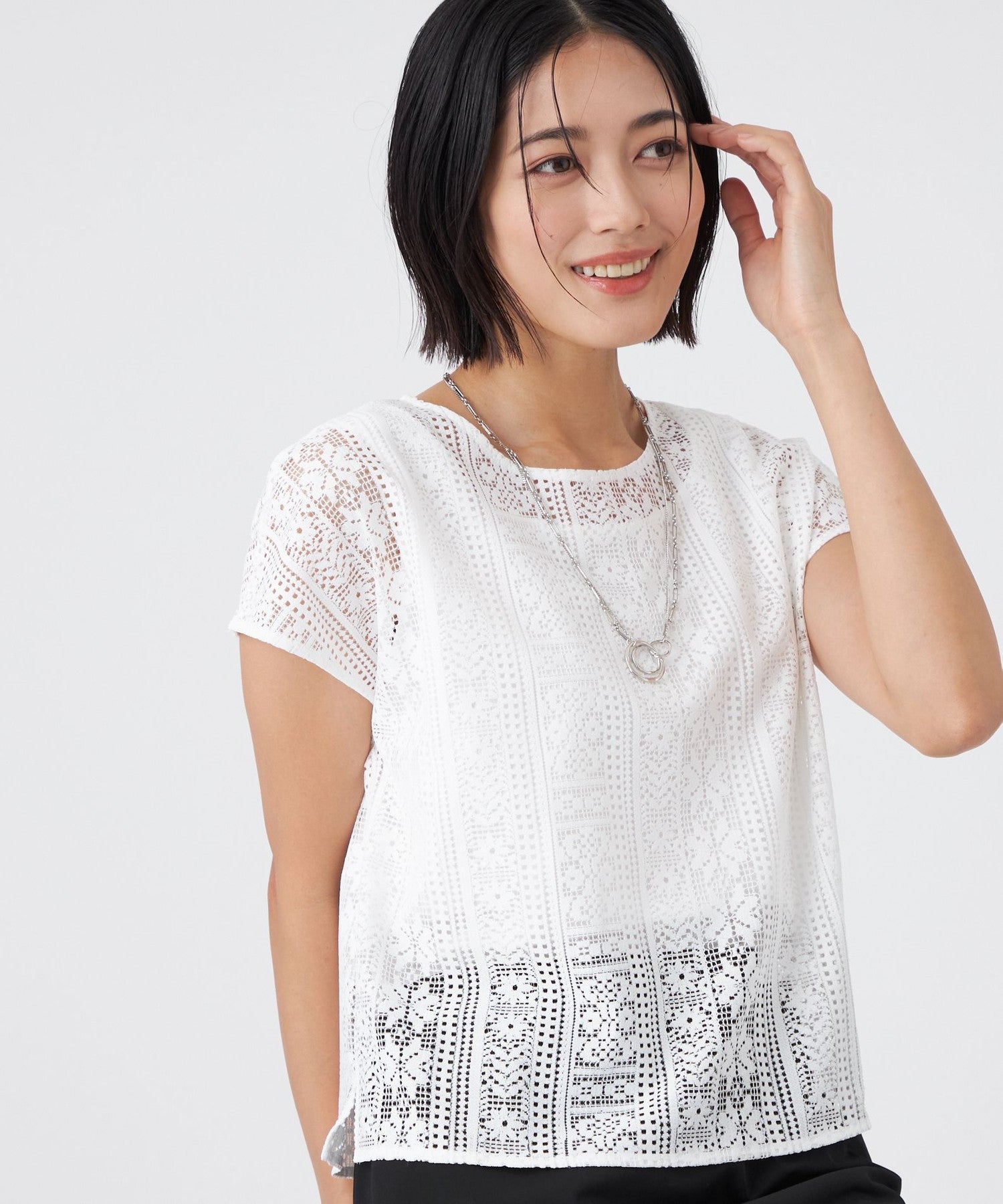 【L】【接触冷感・吸水速乾・抗菌防臭・UV・ウォッシャブル】コンパクト40Gポンチ×ラッセルレースこちらの商品はラージサイズです。さらっとした素材感で、一枚で着映えるレースコンビのカットソーです。レー
