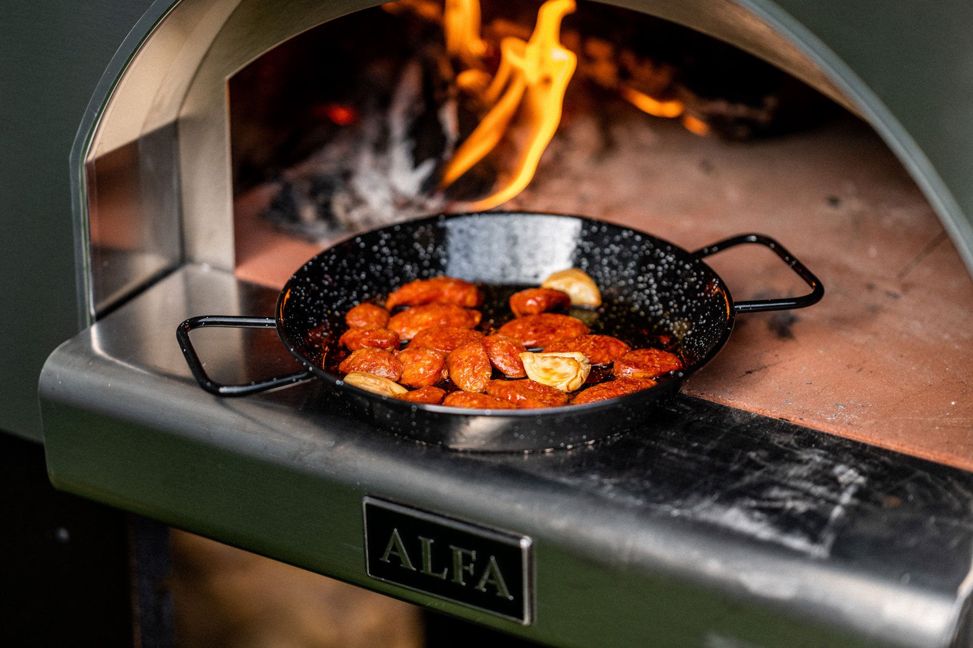 Fry the chorizo and garlic in a wood fired oven | Alfa Forni | Wood & Gas oven recipes