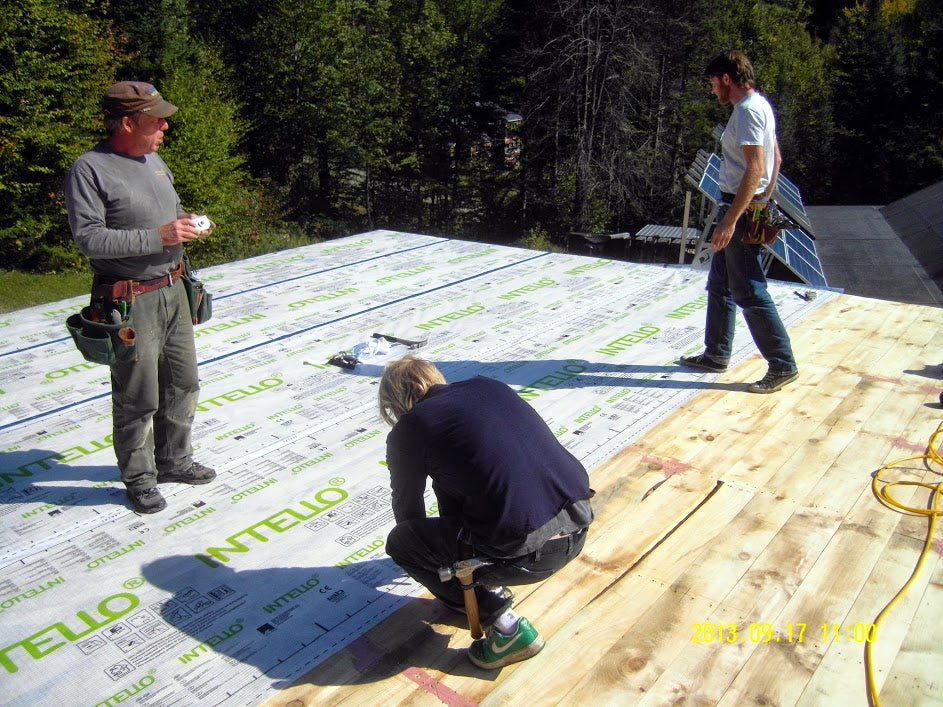 INTELLO Plus airtight layer layed out over vapor open roof sheathing