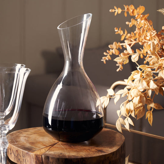 What is the difference between a wine decanter and a carafe