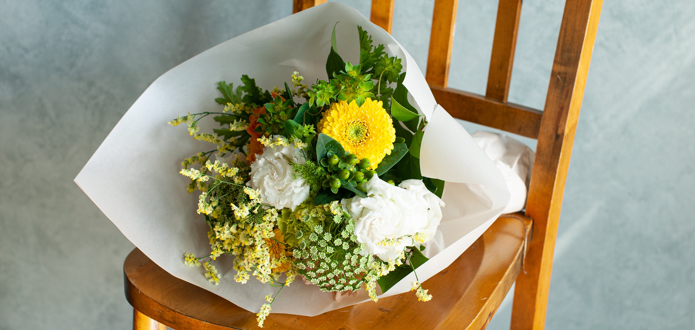 フローリストが教える"お盆"の花の飾り方と、おすすめのお供え花について